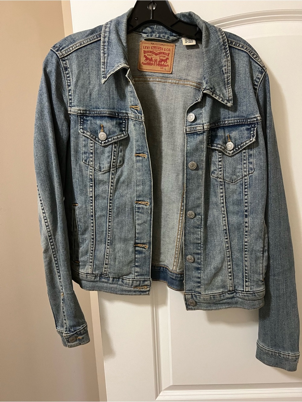 Levi's Women's Light Wash Denim Trucker Jacket
